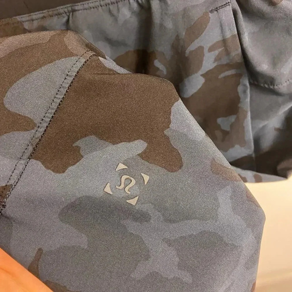 Lululemon T.H.E Short Incognito Camo Blue Size Medium - Picture 6 of 7